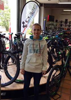 marie, cycles et nature, lapierre, cube, bordeaux, cycle, vtt, velo de route